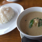 ドゥワンチャン - 「休日限定セット」（1,000円）。メインのカレー。