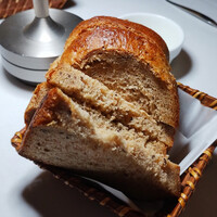 スンガリー 新宿東口本店 - 自家製のハリエプパン