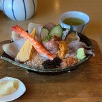 海女の小屋 海上亭 - 海女っ子寿司 2420円。