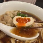 自家製手もみ麺 鈴ノ木 - 卵の半熟感がたまらない