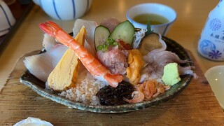 海女の小屋 海上亭 - 海女っ子寿司 2420円。