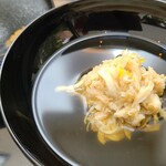 日本料理 TOBIUME - ❹"滋味　菱"
      ⑬渡り蟹(福岡県豊前産)の真薯、奥井海生堂の蔵囲5年もの利尻昆布と削り立て血合抜き本枯節の出汁のお椀 
      利尻昆布の明確な輪郭のシャープな旨み、豊潤な薫り、鰹節のしっかりした香りと旨み