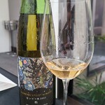 日本料理 TOBIUME - ⑯モンガク谷2021　栃(白ワイン、北海道)
      葡萄品種:ピノ・ノワール75％、ピノ・グリ14％、ソーヴィニヨンブラン8％、シャルドネ2％、ピノ・タージュ1％