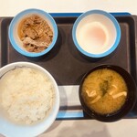 Matsuya - Wで選べる玉子かけごはん　290円
                        玉子は温玉、小鉢はミニ牛皿を選択