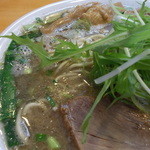 麺饗 松韻 - 麺響 松韻　2013年11月　　こってりニラそばスープとニラアップ (･ω･)ﾉ