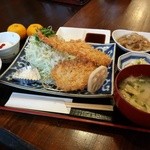 とんかつ 笑楽 - 控えめヒレかつとエビフライ御膳