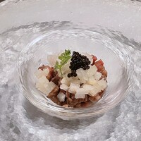 焼肉 牛印 新宿店 - 梨のタルタルユッケ〜キャビアのせ〜