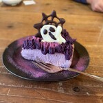 カフェ ブルド - 紫芋のチーズケーキ750円