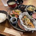 カフェ ブルド - 色々小鉢があって嬉しい。