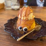 カフェ ブルド - 下の焼きプリンがお店のウリ。
