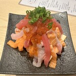 Sushiya Kotobuki - 名物の寿司