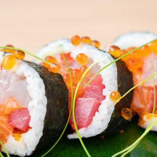 名物「ぬうの巻き寿司」は必食。各種コースもご用意