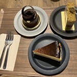 アシッドラシーヌ - 左　ラクテ、右　グリオットピスターシュ　下　SOT Coffeeのベイクドチーズケーキ