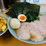 横浜らーめん 武蔵家 - 特製ラーメン（中盛）・チャーシュー・味玉 1,300円