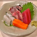 Nishiki - お刺し身　イカ、カンパチ、カツオ塩叩き、マグロ