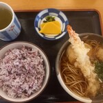 Sobakura - 本日のランチ(800円)　ゆかりご飯と天ぷらそば