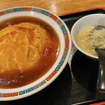 四川園 - 醤油ベース天津飯。普通に美味しい。