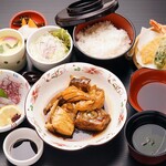 ぶりあら煮定食（上）