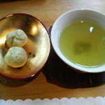 和食膳にセット？サービス？の かぼちゃ茶巾と煎茶　2013/11