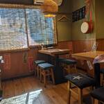 うなぎの蒲の穂焼 牛タン 焼鳥 馬刺し いづも大阪福島 - 二階は個室感のある席です。12名様まで対応可能。