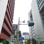 季節料理 山田屋 - 新宿通り・四谷四丁目交差点の新宿寄り、新宿御苑・大木戸門向かい辺りの路地を入ります。