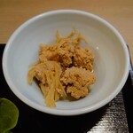 季節料理 山田屋 - もうひとつの小鉢、"鱈の子"の煮付け。生姜添え。