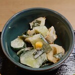季節料理 山田屋 - 付け合せの小鉢、"竹輪"と"胡瓜"のマヨソース和え。