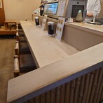 季節料理 山田屋 - 玄関から店内。