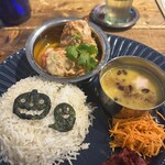 ワンテーブル - 本日のスペシャルプレート1650円　左手のカラヒを選択肢。右のサツマイモダルカレーとその他の副菜などは共通