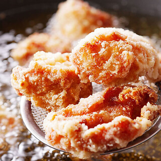 [Hand-prepared] The flavor of the meat is concentrated! Authentic fried chicken with a punch!