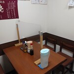 Nagasaki Saikan - 長崎菜館 ＠八丁堀 テーブル2卓8席が用意される奥の小部屋