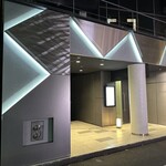 すし玲 - 外観② エレベーターで下へ