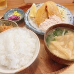 食堂 くるり - 名物アジフライ定食1100円