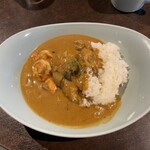 Cafe bar WIRED - 海老と彩り野菜のタイ風ココナッツカレー(ランチメニュー、大盛) 1,380円