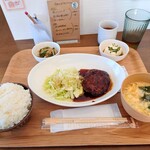 おうちごはん。 スミた - 2023年10月　ハンバ～～～グ定食（1050円）