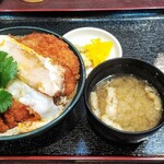 製麺屋食堂 - 厚切りロースかつ丼 ¥935