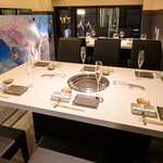 黒毛和牛純肉焼肉 M.M.ya - テーブル席