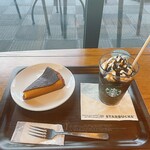 スターバックスコーヒー - パンプキンのバスクチーズケーキとハロウィン仕様って言われた飲み物