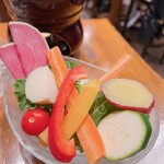 伊樽飯酒場バルバル - バーニャカウダーは野菜が新鮮！