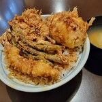 Tenkichi - ランチの天丼(ご飯大盛無料)と半熟玉子天(追加注文)