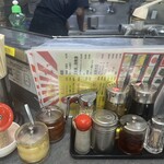 ハッスルラーメン ホンマ - 調味料　使わなくても美味しいね♪