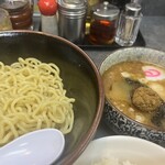 ハッスルラーメン ホンマ - もりつけ麺　美味い