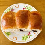 BAKERY YAMAKI - レーズンバター（ハーフ）…税込270円