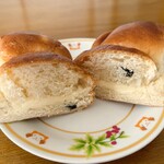 BAKERY YAMAKI - レーズンバター（ハーフ）…税込270円