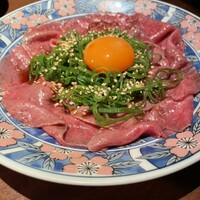 焼肉 にくだらけ - 田村牛のとろける炙りユッケ