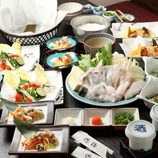 Please try our many courses where you can enjoy blowfish cuisine.