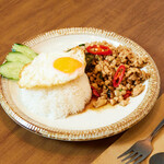 AKKA Thai cafe & eatery - 料理(ガパオ)