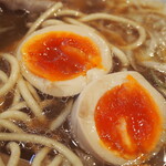 ラーメン 大戦争 - 半熟煮玉子