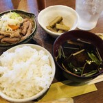 家庭料理居酒屋 よってって - ♪もつ煮定食¥800