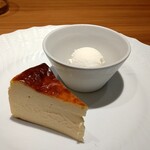 commedia - バスクチーズケーキとバニラアイス
